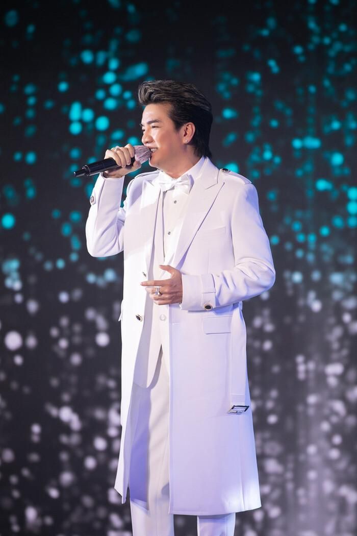 Đàm Vĩnh Hưng gặp sự cố khi biểu diễn trên sân khấu: Hát mà nhục, không dám nhận tiền-1