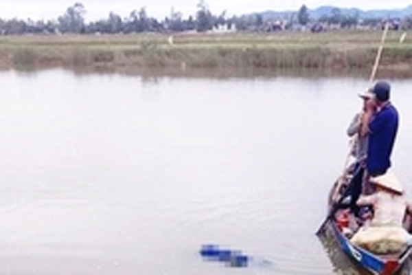 Tìm tung tích thi thể người đàn ông bị buộc cục đá vào cổ-1