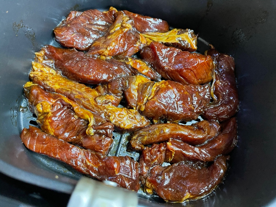 Dùng nồi chiên không dầu làm thịt bò khô chuẩn ngon đón Tết-3