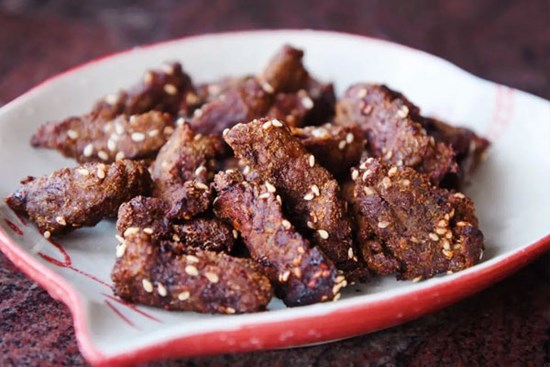 Dùng nồi chiên không dầu làm thịt bò khô chuẩn ngon đón Tết