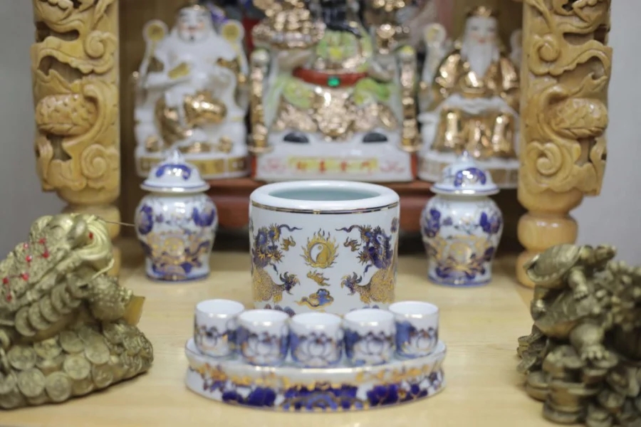 Cuối năm thấy bát hương có 4 chỗ lạ: Điềm báo gia đình sắp gặp hạn to, thay ngay kẻo mất lộc-2