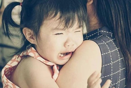 Con mếu máo kể: 