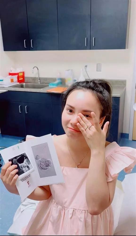 Cặp đồng tính nổi đình đám hạnh phúc chuẩn bị đón con đầu lòng-4