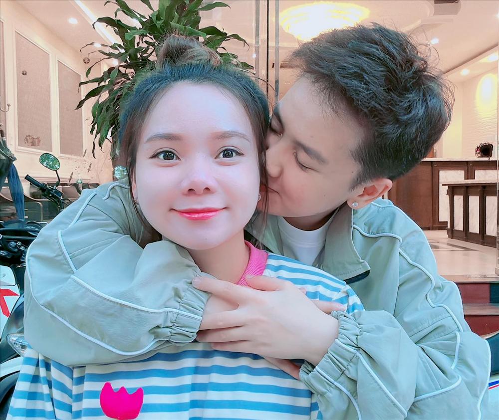 Cặp đồng tính nổi đình đám hạnh phúc chuẩn bị đón con đầu lòng-5