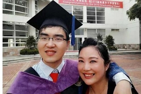 Bà mẹ đơn thân dạy con bại não vào ĐH Harvard bằng những phương pháp độc đáo