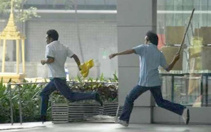 Phát hiện vợ ngoại tình, chồng đánh hàng xóm bầm dập-1