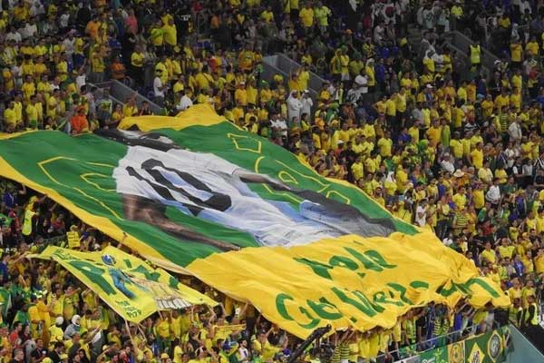 Vua bóng đá Pele bất ngờ đáp lời tri ân của tuyển Brazil ngay sau trận thắng Hàn Quốc-1