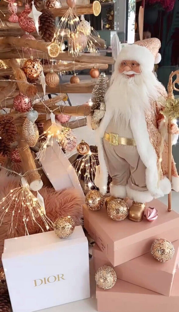 Cơ ngơi 50 tỷ của Ngọc Trinh trang trí Noel lộng lẫy như lâu đài-8