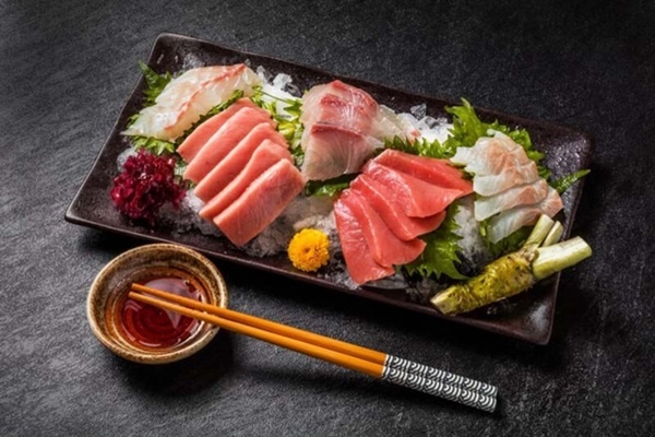 Chuyên gia khuyến cáo chỉ nên ăn sashimi trong 30 phút-1