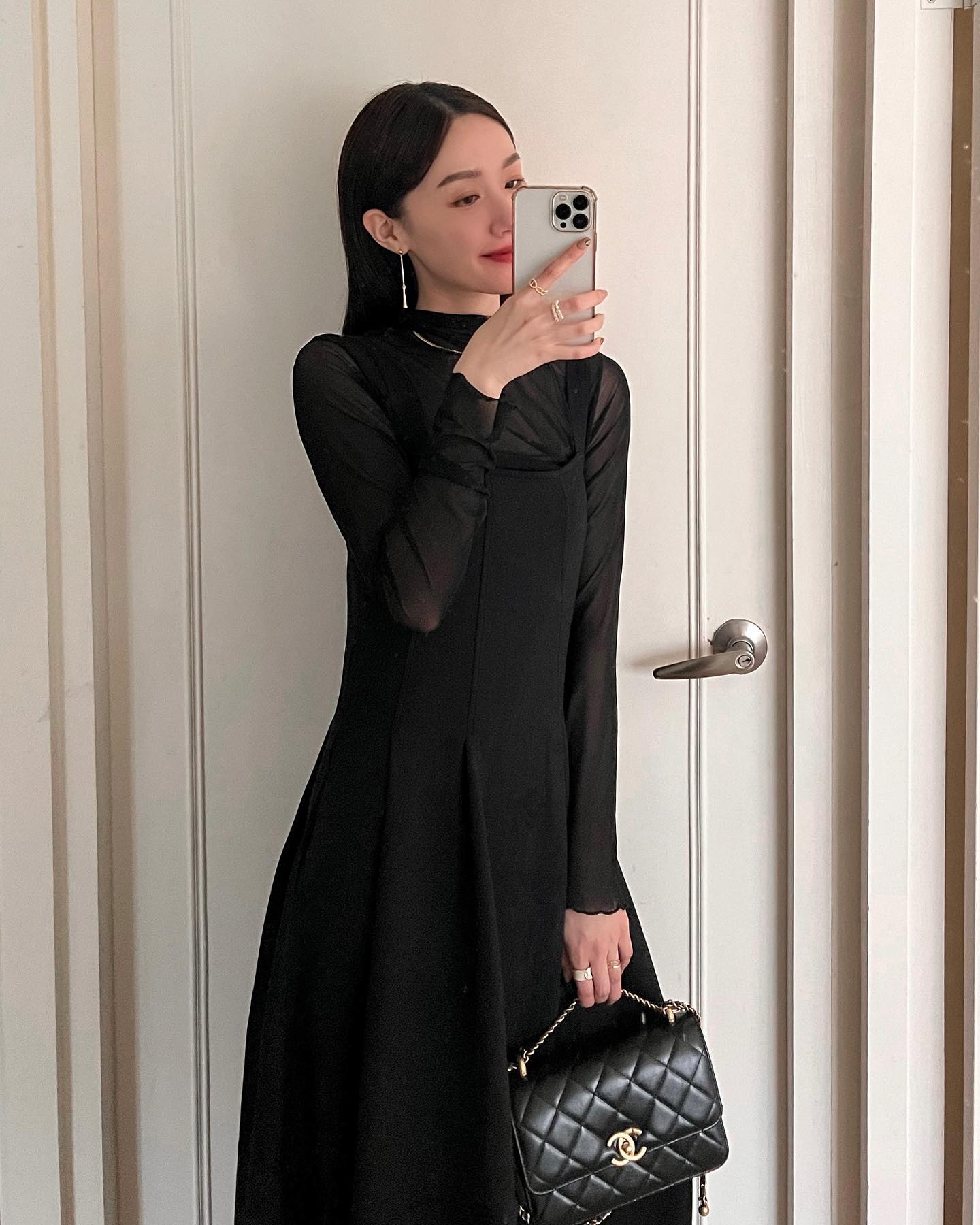 12 cách phối đồ đông màu đen sang trọng mà không sợ già-5