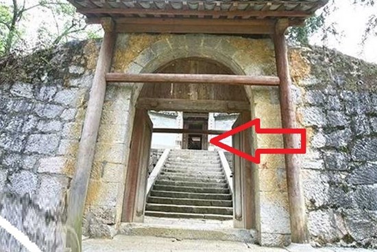 Ông bà ta nói chẳng sai: Xây nhà có 2 cửa, cả của và người đều 