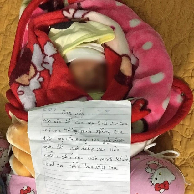 Bé gái bị bỏ rơi giữa trời đông giá rét-1