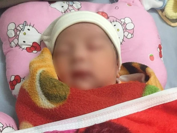 Bé gái bị bỏ rơi giữa trời đông giá rét-2