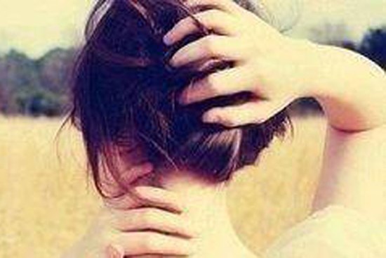 Sau 2 năm ly hôn, gặp lại vợ cũ trong buổi họp lớp, tôi mới nhận ra mình là kẻ không ra gì