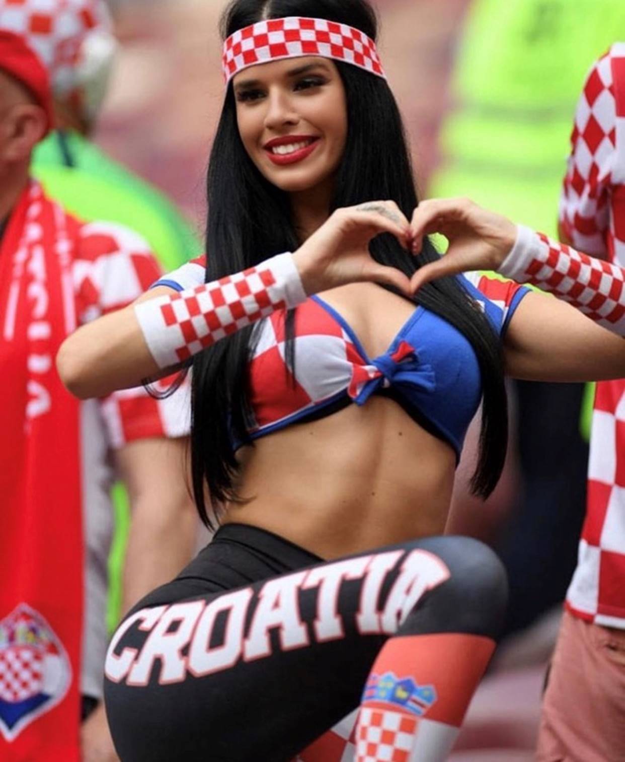 Chân dung cổ động viên nữ Croatia gây sốt tại World Cup-5