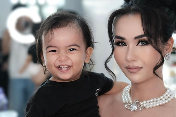 Trò hề ở showbiz-6