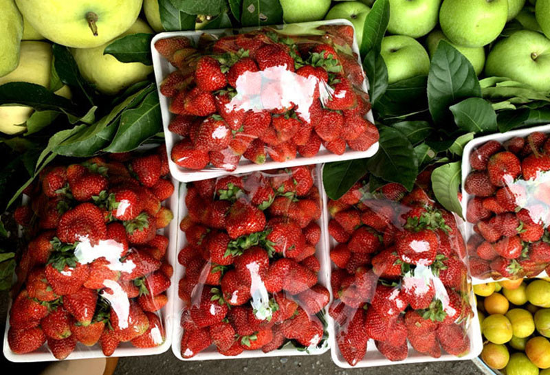 Dâu tây Trung Quốc đổ bộ chợ, giá rẻ khó tin-2