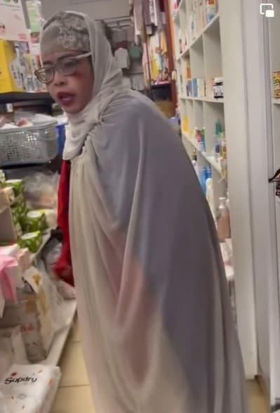 Hot girl quỵt tiền Bella bị tố dòm ngó tiền cúng ông Địa-3