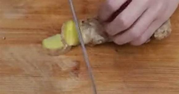 Trộn kem đánh răng và gừng có công dụng cực mạnh mà nhiều người không biết, đơn giản mà thiết thực-1