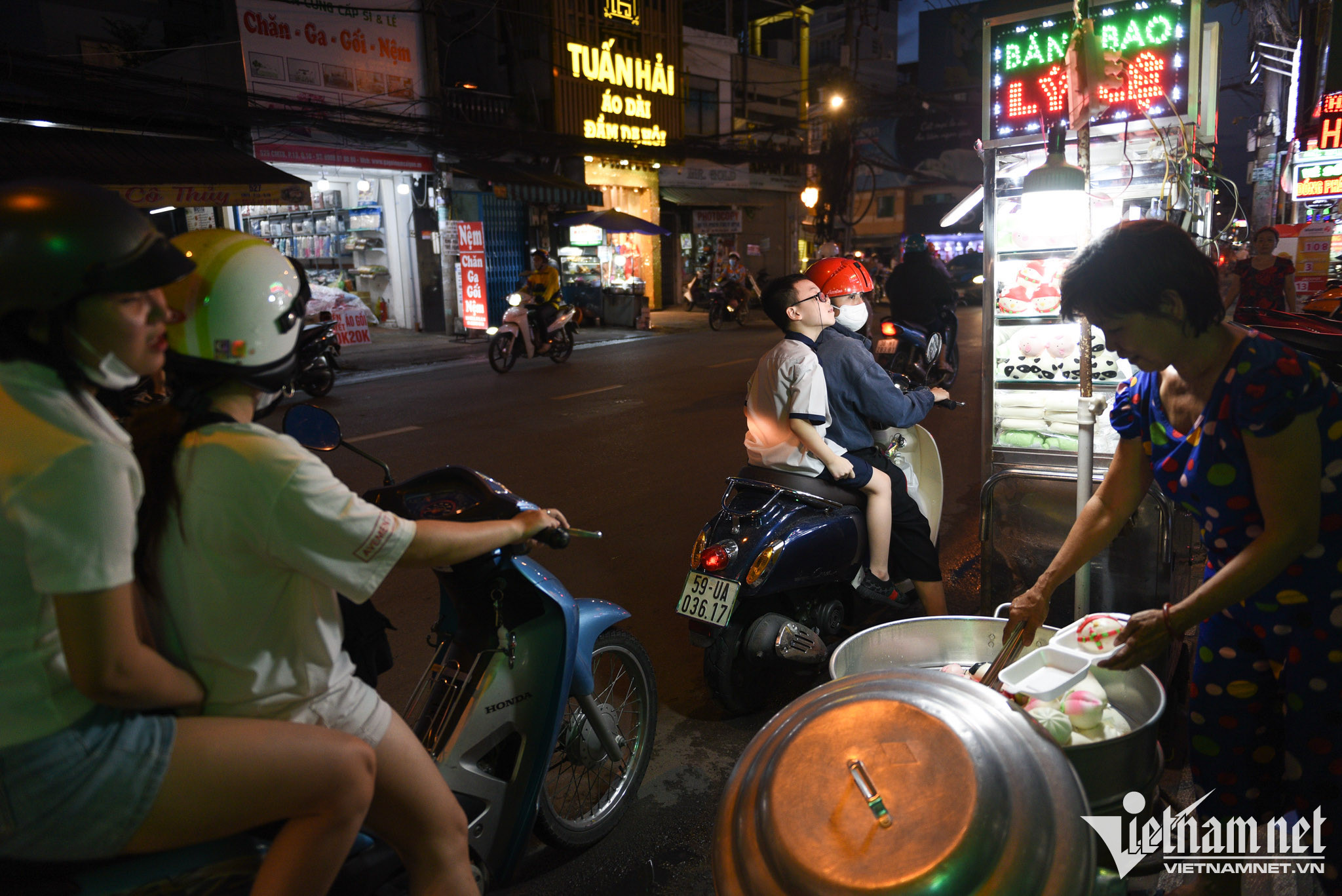 Bánh bao hình ông già Tuyết lạ mắt ở TP.HCM-10