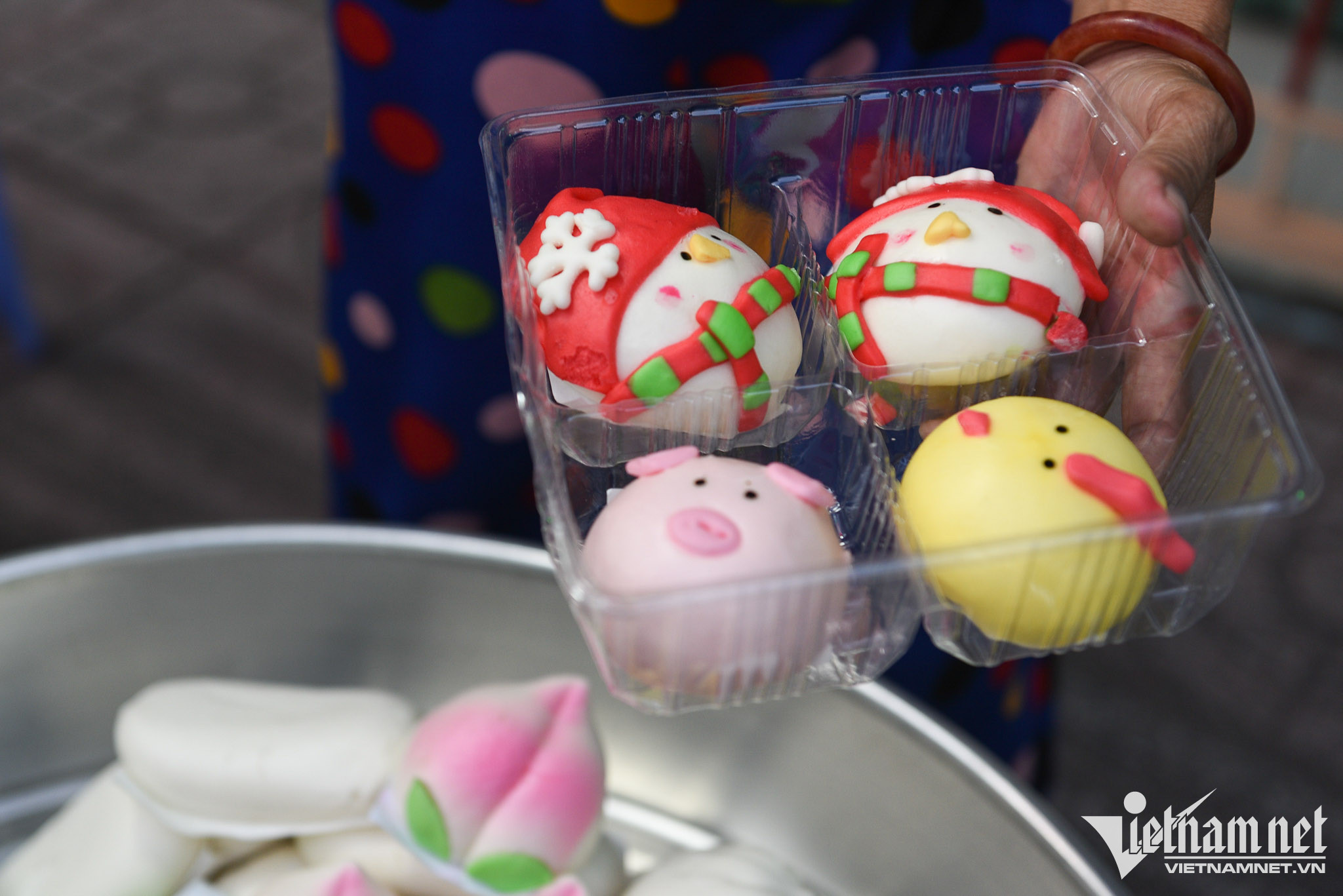 Bánh bao hình ông già Tuyết lạ mắt ở TP.HCM-9