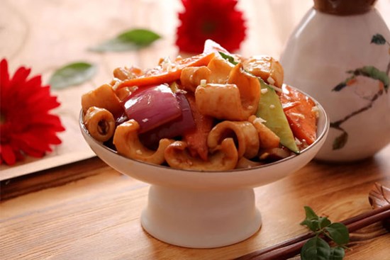 Mực xào rau củ giòn ngọt cho bữa cơm ngày cuối năm thêm đầm ấm