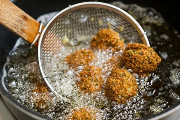 Nồi chiên không dầu có nguy cơ gây ung thư? Bác sĩ lý giải sự thật-2