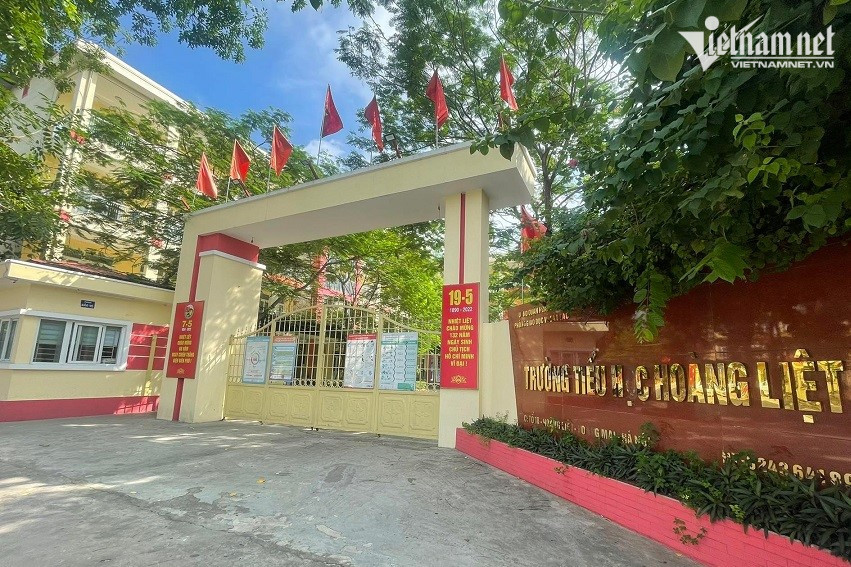 Học sinh lớp 3 nhặt thuốc lá điện tử, cho các bạn hút thử-1