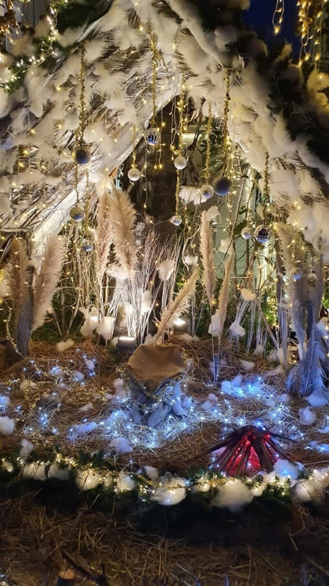 Sau khi gây sốt vì mang cả nước biển vào nhà, Bảo Thy tiếp tục gây choáng váng với phần trang trí Giáng sinh đẳng cấp-5