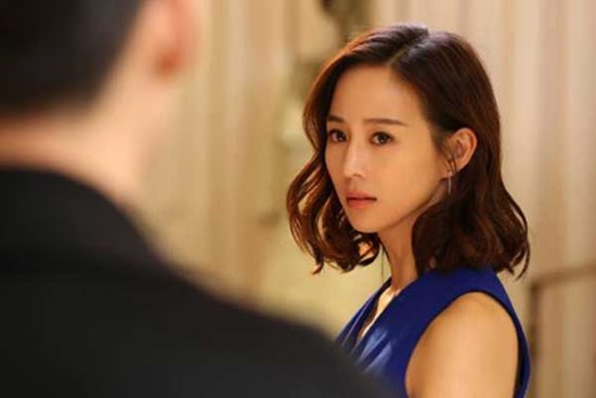 Đang ở tù thì phát hiện vợ ngoại tình, người chồng kiện đòi bồi thường 400 triệu