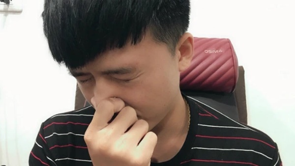 Người đàn ông bị thủng màng nhĩ, chảy máu cả 2 tai vì thói quen nhiều người mắc khi hắt hơi-2