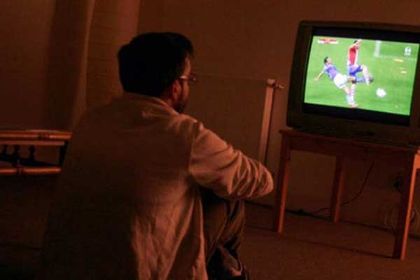 Chàng trai 26 tuổi bị liệt mặt sau nhiều đêm thức xem World Cup 2022-1