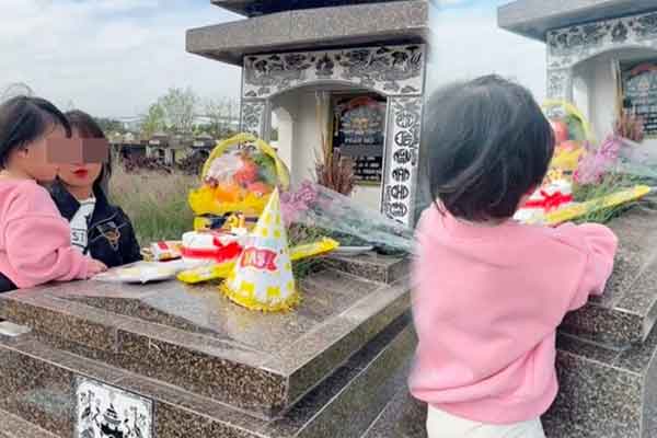 Xót xa lời tâm sự của cô con gái về thăm mộ mẹ: Con cố kiếm tiền xây cho mẹ cái mộ mới đẹp bằng người ta-3