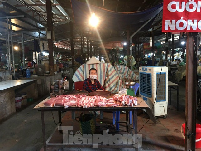 Sắp vào cao điểm Tết, vì sao giá thịt lợn ‘rơi’ tự do?-2