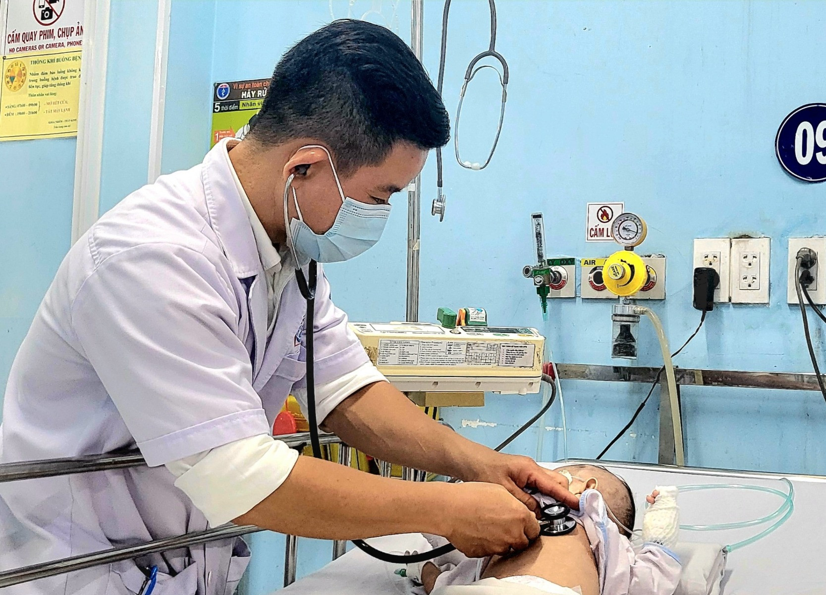 Kịp thời nhận ra bất thường, mẹ cứu con khỏi di chứng vì viêm não-2