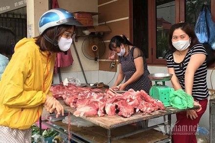 Bất ngờ giá thịt lợn tại chợ giảm mạnh