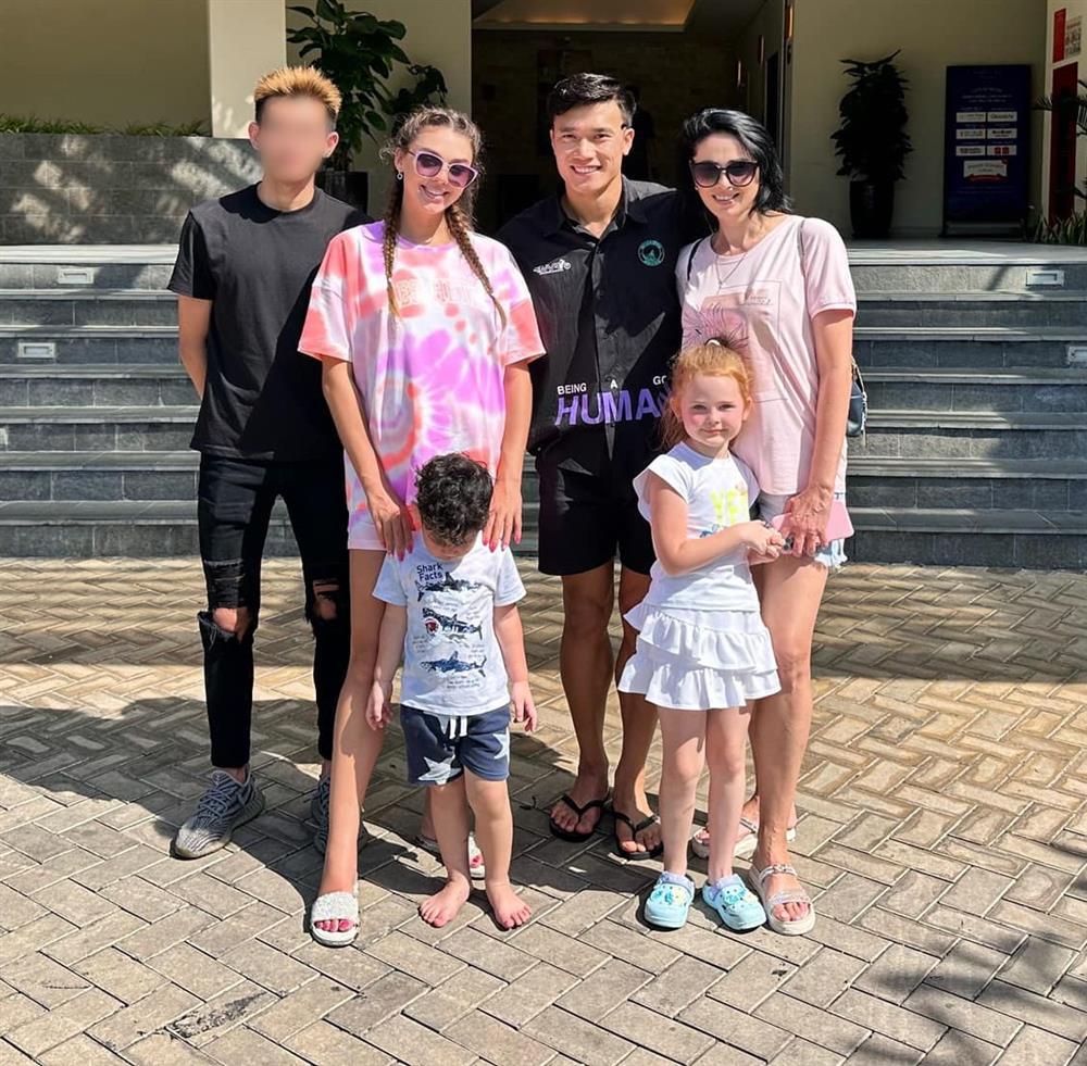 Mẹ vợ gửi lời cảm ơn Bùi Tiến Dũng khi cháu ngoại chào đời-5