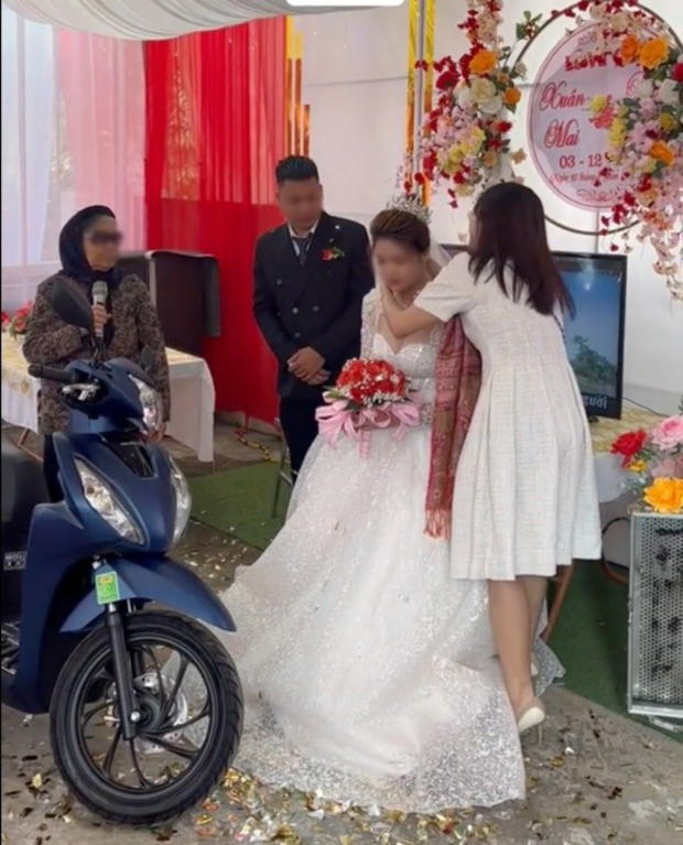 Xúc động bà nội tích cóp tiền tặng xe, vàng cho cháu gái mồ côi làm của hồi môn-3