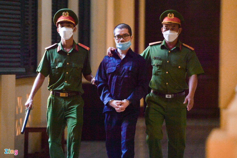 Cựu Chủ tịch Alibaba Nguyễn Thái Luyện bị áp giải đến tòa-2