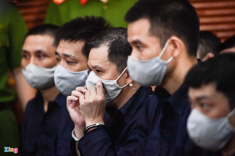 Cựu Chủ tịch Alibaba Nguyễn Thái Luyện bị áp giải đến tòa-6