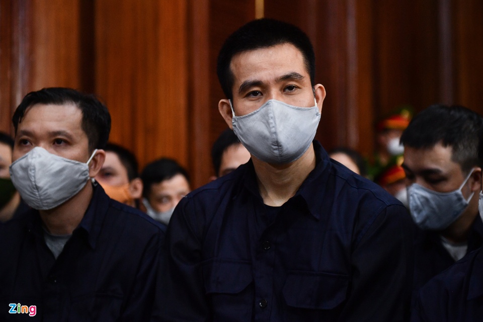 Cựu Chủ tịch Alibaba Nguyễn Thái Luyện bị áp giải đến tòa-8