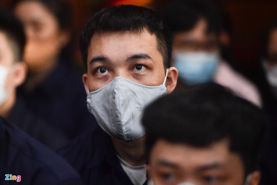 Cựu Chủ tịch Alibaba Nguyễn Thái Luyện bị áp giải đến tòa-9