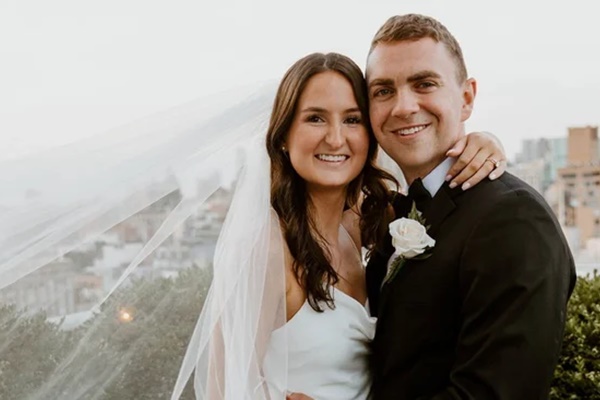 Được mời đến dự lễ đính hôn, khách khứa ngỡ ngàng với tuyên bố từ cô dâu chú rể-1