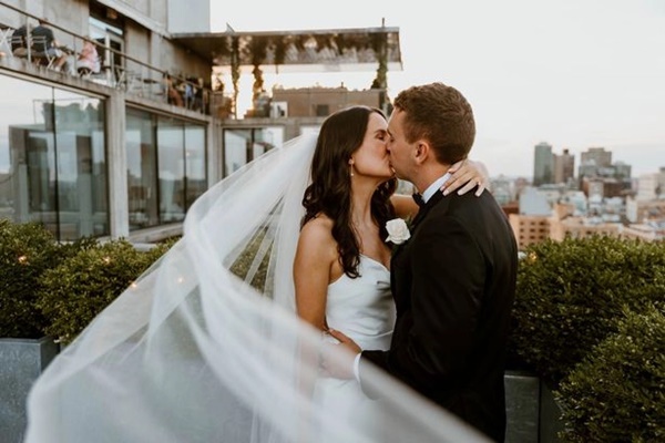 Được mời đến dự lễ đính hôn, khách khứa ngỡ ngàng với tuyên bố từ cô dâu chú rể-4