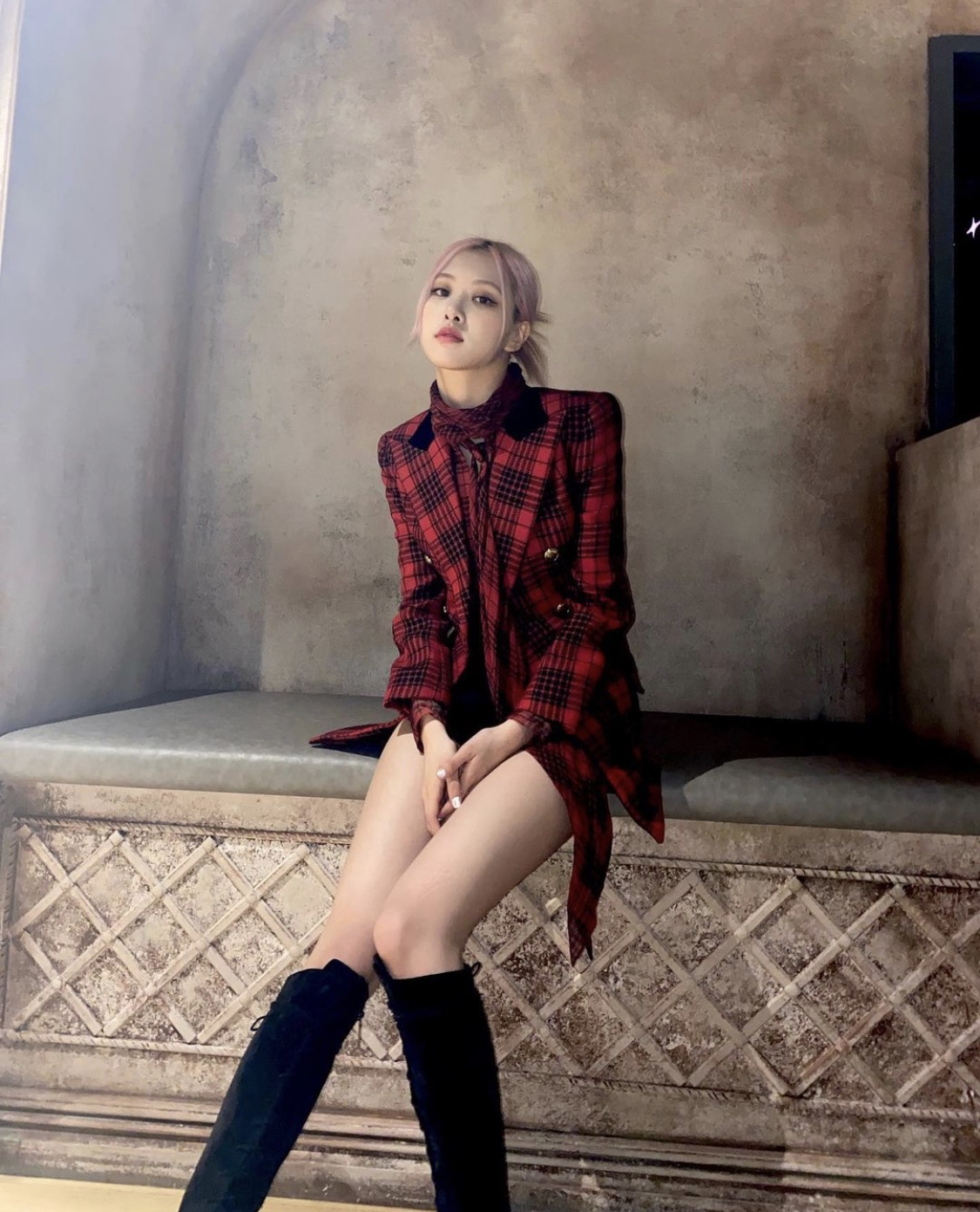 Loạt ý tưởng diện đồ đỏ chơi Noel đến từ sao Hàn-3