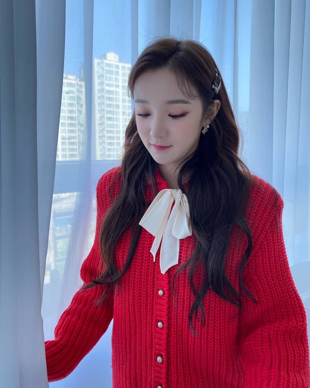 Loạt ý tưởng diện đồ đỏ chơi Noel đến từ sao Hàn-4