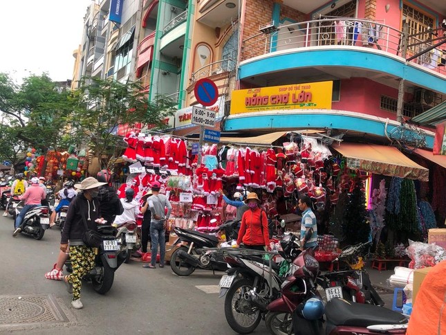 Chi tới 60 triệu đồng mua thông đi máy bay chơi Noel-7