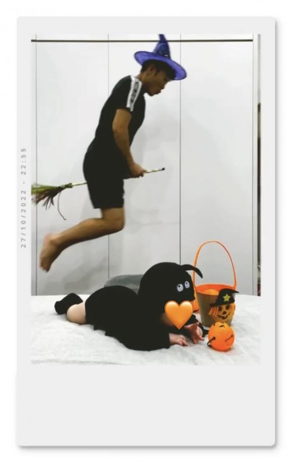 Hình ảnh tiền vệ Lương Xuân Trường bế em bé, phải chăng đã chịu để lộ mặt con?-3