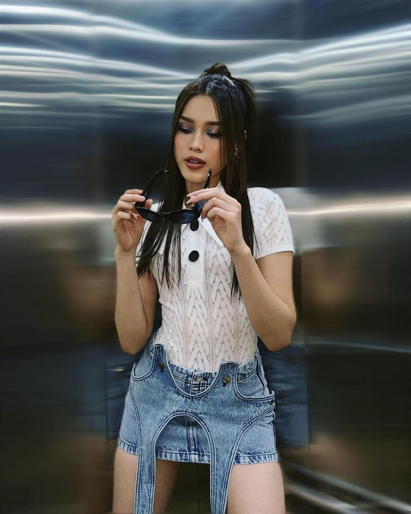 Đỗ Thị Hà được khen khi mặc váy 1 gang tay nổi loạn cuối nhiệm kỳ-1