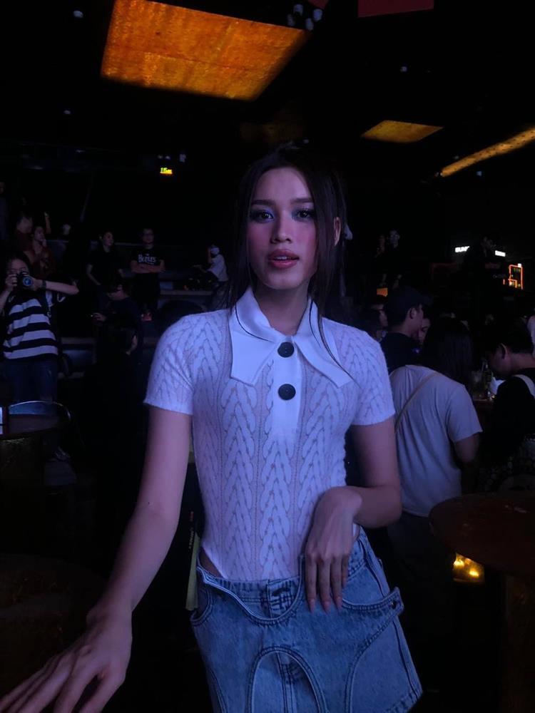 Đỗ Thị Hà được khen khi mặc váy 1 gang tay nổi loạn cuối nhiệm kỳ-3